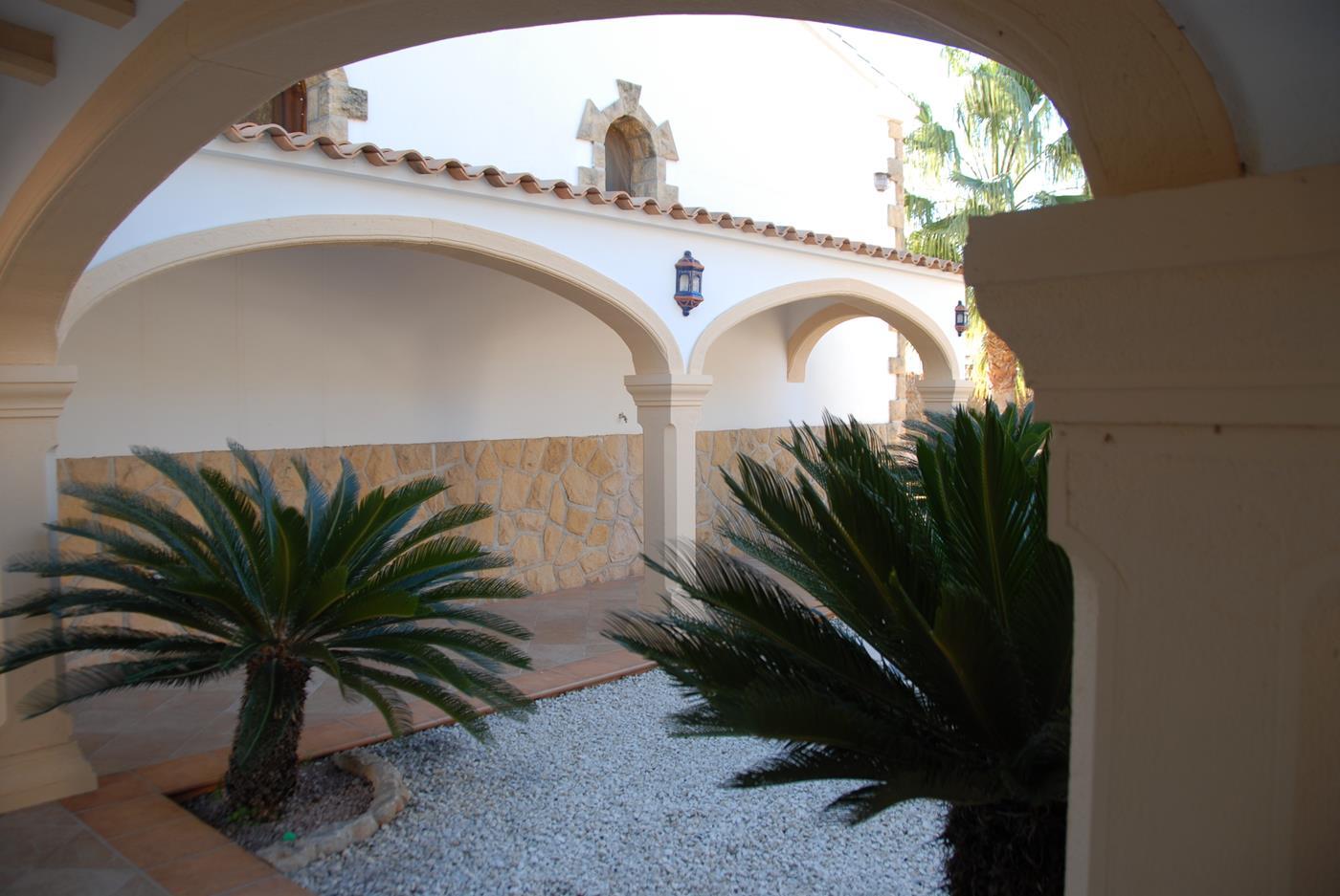 Villa for 10 people 200 meters from the beach of La Fustera, winter rental